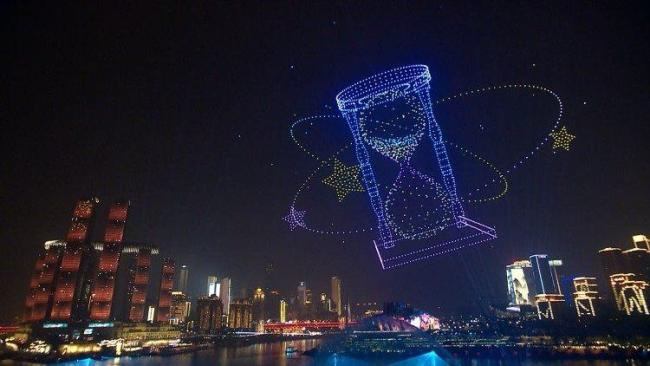 精彩全运喜迎新年无人机飞行表演 光影盛宴点亮山城夜空